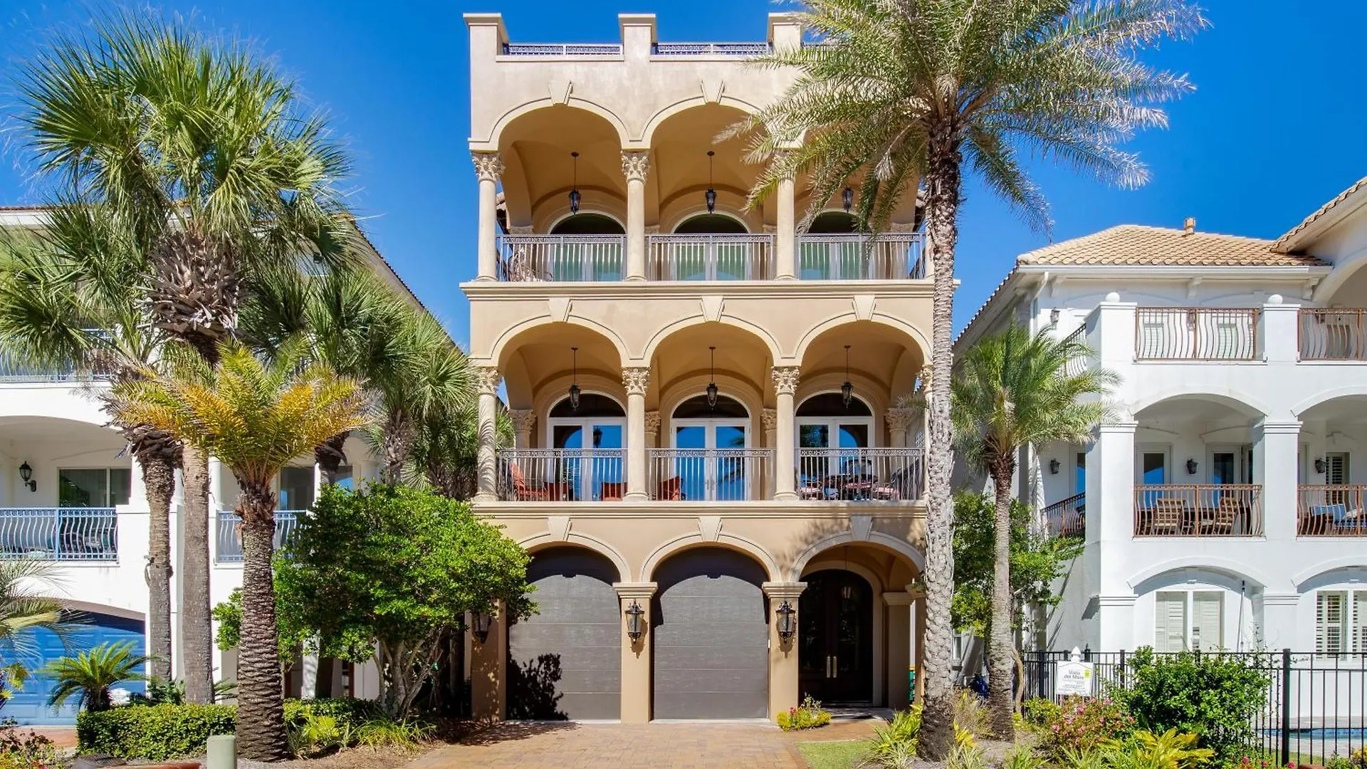 Beach Views, Rooftop Deck, Outdoor Kitchen, Destin Holiday home