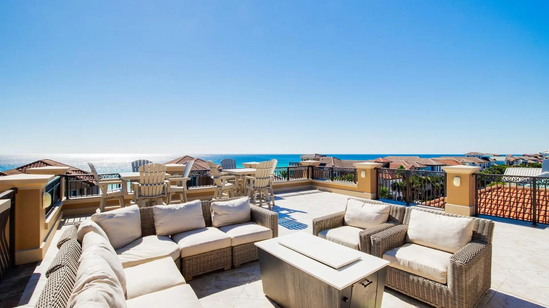 Holiday home Beach Views, Rooftop Deck, Outdoor Kitchen, Destin